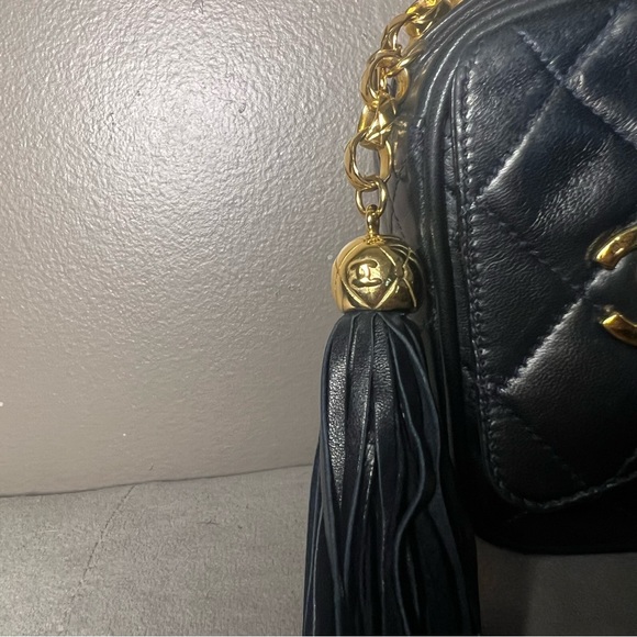 CHANEL CC Lambskin Leather Camera Crossbody 1992 Bag (Authentic Pre-Owned) Navy - Picture 15 of 16